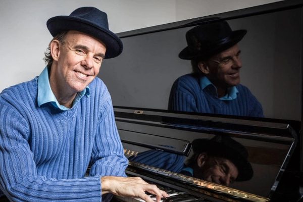 Tom McDermott plays Tom McDermott